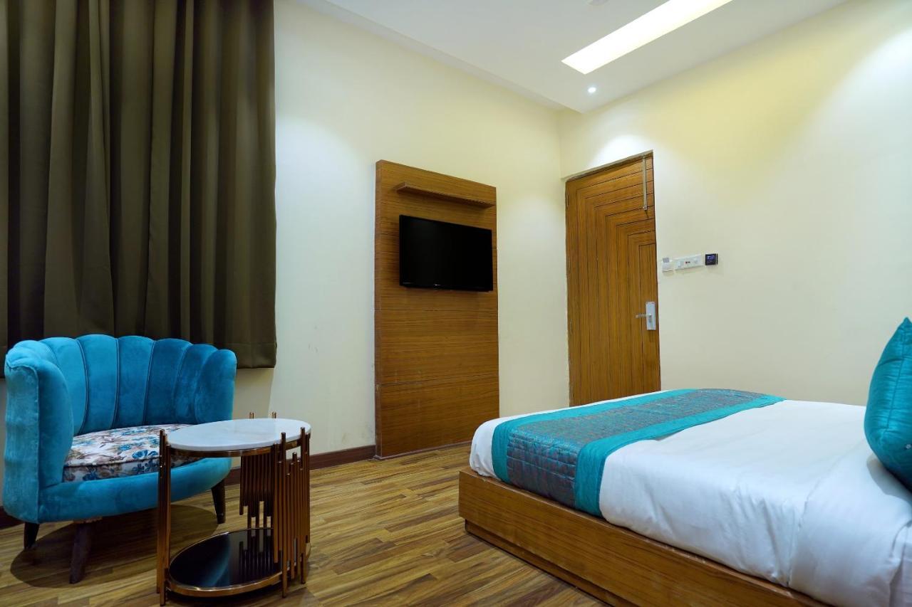 Hotel Aura Grand By Levelup Hotels Αμριτσάρ Εξωτερικό φωτογραφία