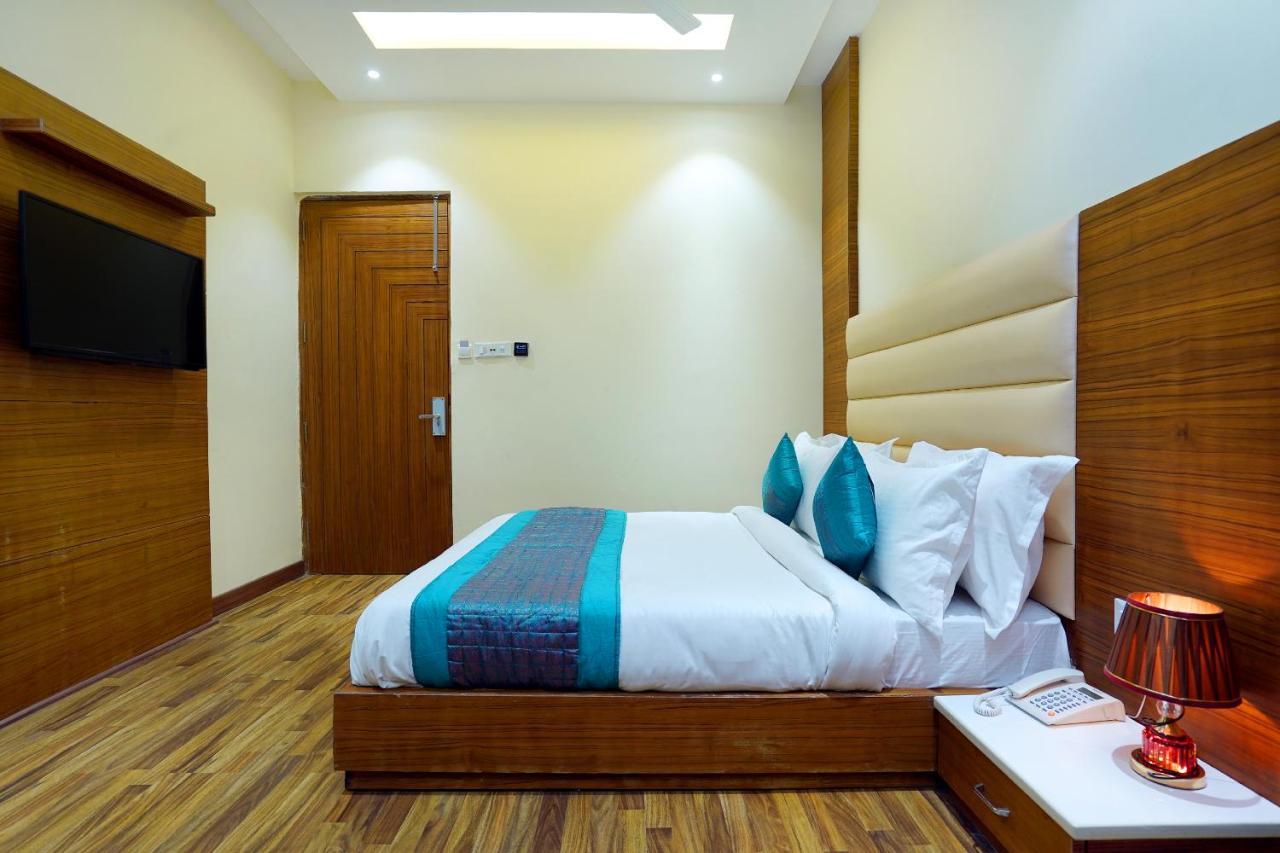 Hotel Aura Grand By Levelup Hotels Αμριτσάρ Εξωτερικό φωτογραφία