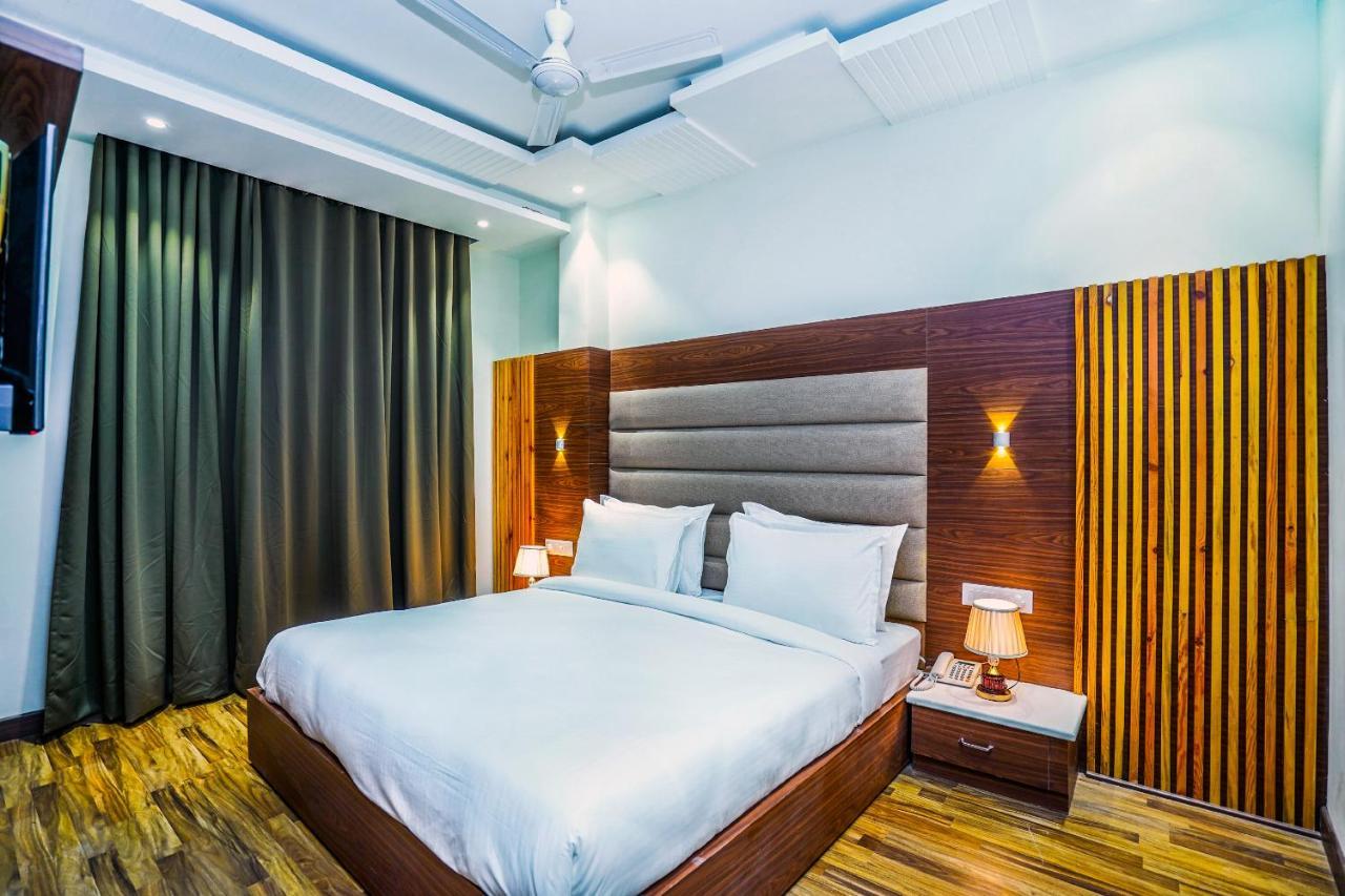 Hotel Aura Grand By Levelup Hotels Αμριτσάρ Εξωτερικό φωτογραφία